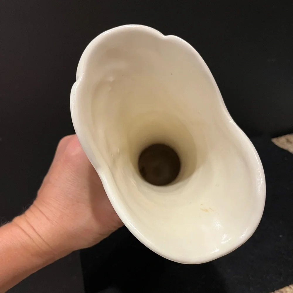 Vintage Shawnee Pottery Vase Ruffled Rim Pedestal Base 9" Matte Cream USA - Picture 8 of 15